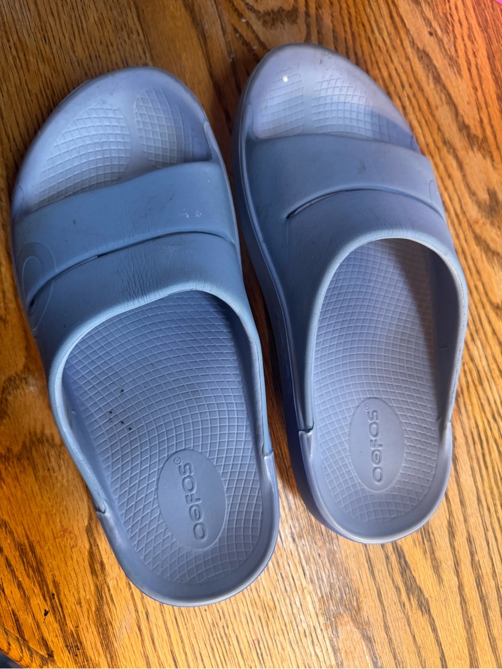 Trending OOFOS Ooahh Slide Sandal Women's Slide Sandals - Light Blue size 7 - Picture 1 of 5